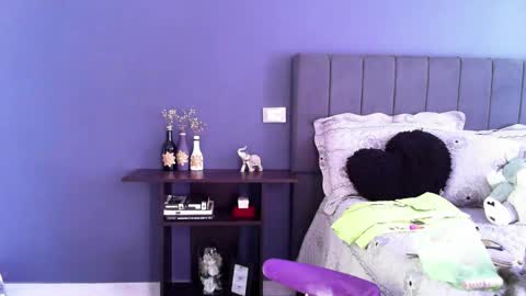 Angiebaxt online show from October 2025 06:06:01 PM