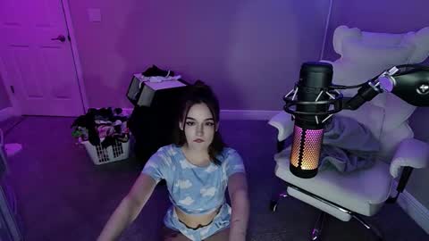 Snapshot of angiefae_ chatting on November 2025 03:17:01 AM Angie Fae online show from November 2025 03:17:01 AM