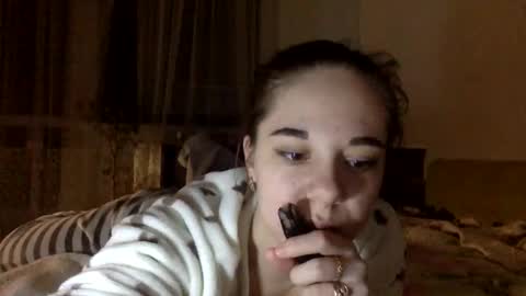 Snapshot of angle_cute05 chatting on April 2026 09:28:02 PM Angel Cute online show from April 2026 09:28:02 PM