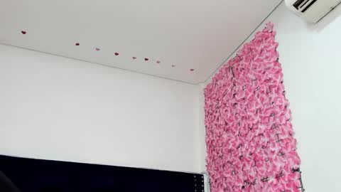 Angie online show from November 2025 12:05:02 PM