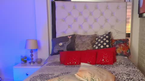 laura  online show from January 2025 11:18:02 PM