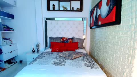 laura  online show from November 2025 07:26:01 PM