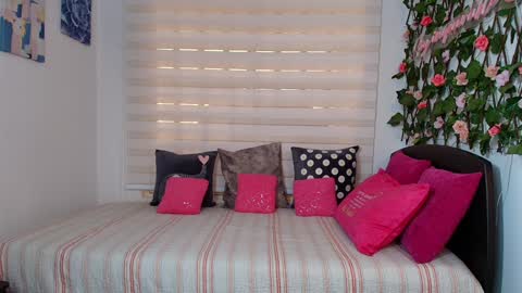 laura  online show from February 2026 03:30:02 PM