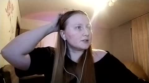 Snapshot of anika_lipps chatting on April 2026 02:00:02 AM Anika online show from April 2026 02:00:02 AM