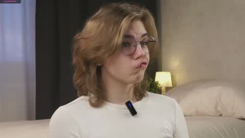 AnishaVivo online show from April 2026 12:06:01 PM