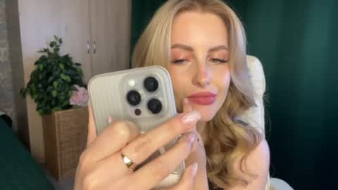 Snapshot of anita_blairr chatting on May 2026 12:41:01 AM Anita online show from May 2026 12:41:01 AM
