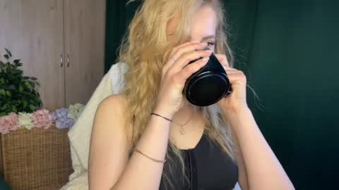 Snapshot of anita_blairr chatting on May 2026 01:02:02 AM Anita online show from May 2026 01:02:02 AM