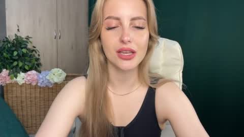 Snapshot of anita_blairr chatting on May 2026 01:03:02 AM Anita online show from May 2026 01:03:02 AM