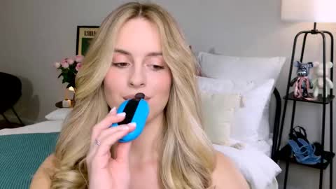 Anita online show from September 2025 01:15:02 PM