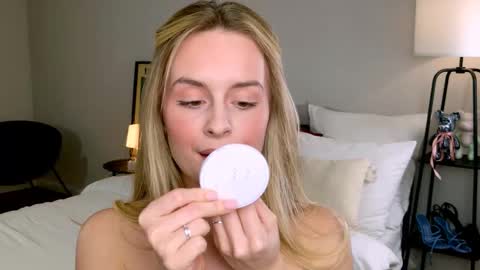 Anita online show from November 2025 01:55:01 PM