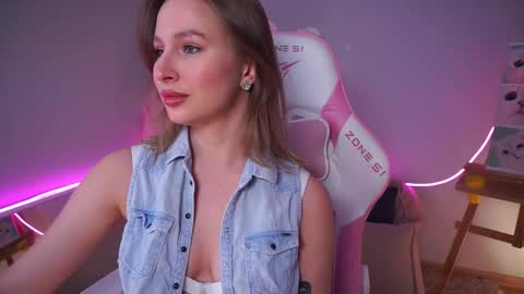 Snapshot of ann__levine chatting on November 2025 02:29:02 PM Ann online show from November 2025 02:29:02 PM