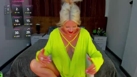 Snapshot of ann_curt chatting on May 2026 08:43:02 AM Luna Lady online show from May 2026 08:43:02 AM
