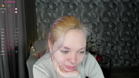 Snapshot of anna_aaaa chatting on December 2025 08:33:01 AM Anna online show from December 2025 08:33:01 AM