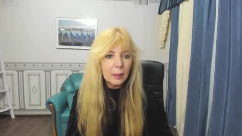 Anna Ditrih online show from March 2025 01:18:01 PM