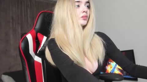 Anna online show from December 2024 06:09:02 PM