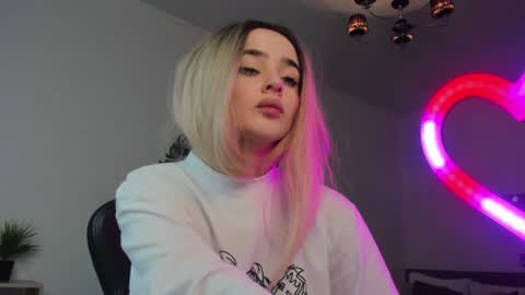 Anna online show from December 2024 07:56:01 PM