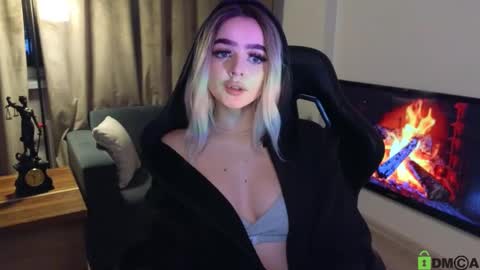 Anna online show from February 2025 06:13:02 PM