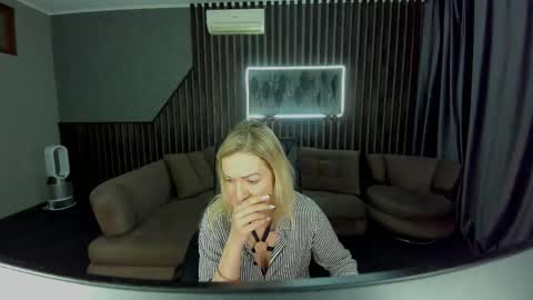 anna_snow9 online show from October 2025 05:57:02 PM