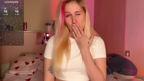 Snapshot of annabel_myr chatting on October 2025 04:19:01 PM Annabel online show from October 2025 04:19:01 PM