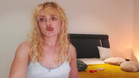 annaevv online show from October 2025 10:35:02 AM