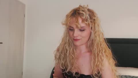 Snapshot of annaevv chatting on March 2026 08:10:02 AM annaevv online show from March 2026 08:10:02 AM