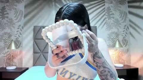 Snapshot of annedixie chatting on June 2026 03:07:01 AM Anne online show from June 2026 03:07:01 AM