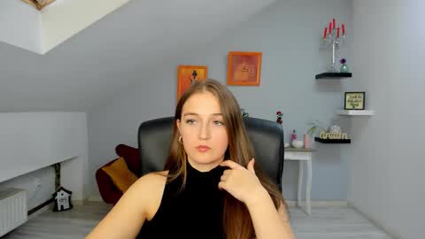 annewilsonn online show from November 2025 12:16:01 PM