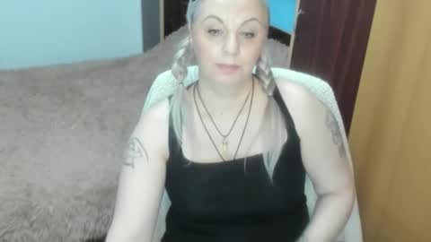 Snapshot of anngelynajoy chatting on December 2025 11:02:01 PM Anngel online show from December 2025 11:02:01 PM