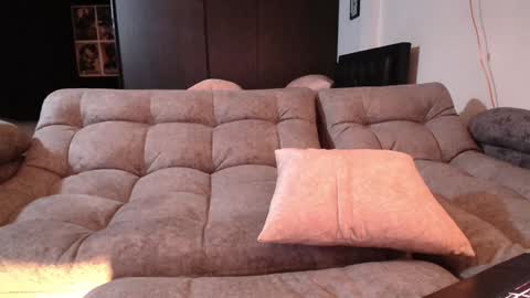 Anni online show from January 2025 11:48:01 PM