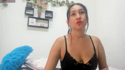 Snapshot of anni_petite_ chatting on October 2025 04:06:02 PM online show from October 2025 04:06:02 PM