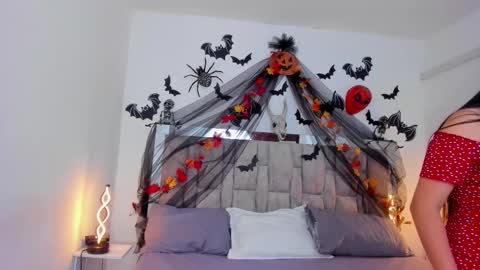 Camila  Anni online show from October 2025 12:11:01 AM