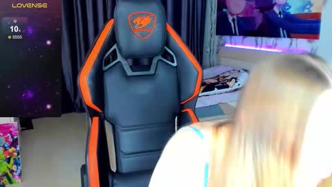 Snapshot of annie69kiss chatting on February 2026 06:28:01 PM Annie online show from February 2026 06:28:01 PM