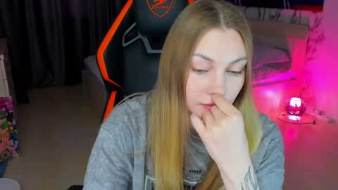 Snapshot of annie69kiss chatting on May 2026 04:45:02 PM Annie online show from May 2026 04:45:02 PM