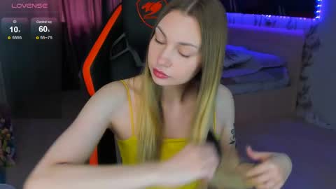 Snapshot of annie69kiss chatting on June 2026 09:31:02 AM Annie online show from June 2026 09:31:02 AM