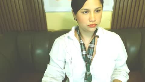 Annie  online show from April 2026 05:41:02 PM