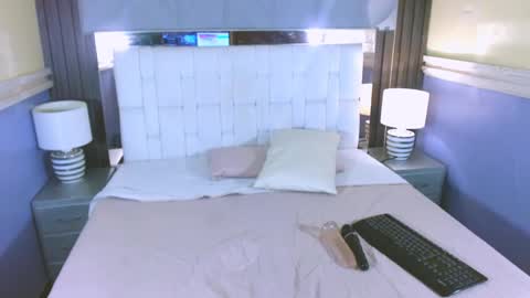 Annie  online show from April 2026 07:58:02 PM