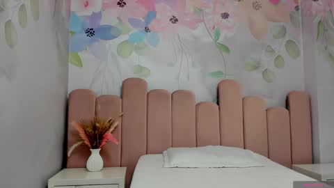 annie_cute18 online show from January 2025 03:55:02 AM