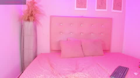 annie_dolce_ online show from July 2026 01:47:01 PM