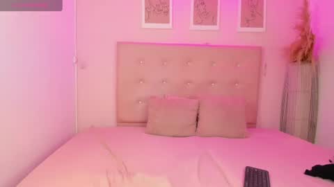 annie_dolce_ online show from July 2026 12:44:01 PM