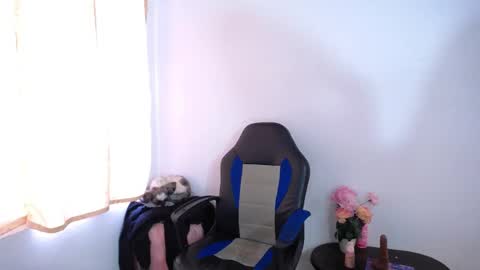 Annie3 online show from October 2025 09:01:01 PM