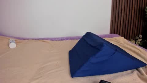 Annie Roberts online show from December 2024 11:13:02 PM