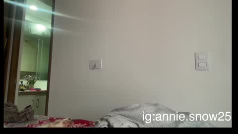 JEANNE no olvides seguirme dont forget follow me  uu online show from February 2025 05:22:02 PM