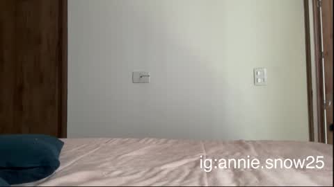 JEANNE no olvides seguirme dont forget follow me  uu online show from March 2025 07:21:02 PM