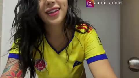 Snapshot of annie_snow_ chatting on July 2026 09:32:02 PM JEANNE no olvides seguirme dont forget follow me uu online show from July 2026 09:32:02 PM