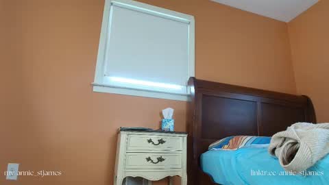 Annie St. James   online show from October 2025 07:02:01 PM