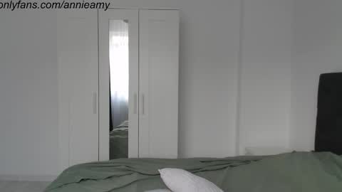 Annie online show from February 2025 12:33:01 PM