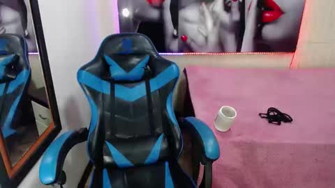 Anniee online show from January 2025 05:40:02 PM