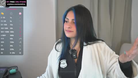 Annie FREE TRIAL IN BIO online show from October 2025 02:33:01 AM