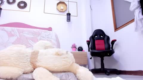 Annie online show from February 2025 08:26:02 PM