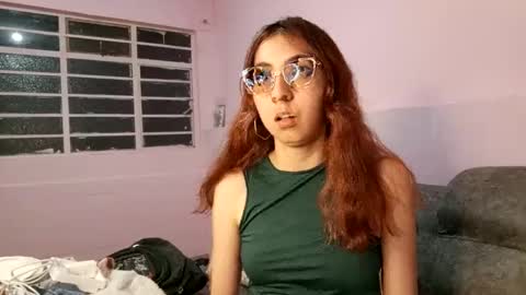 Snapshot of anniesparkle chatting on October 2025 04:34:01 AM Annie Sparkle online show from October 2025 04:34:01 AM